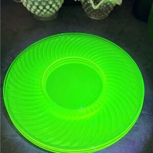 4 Vibrant Uranium Green Glass 8” Twisted Optic Swirl Plates